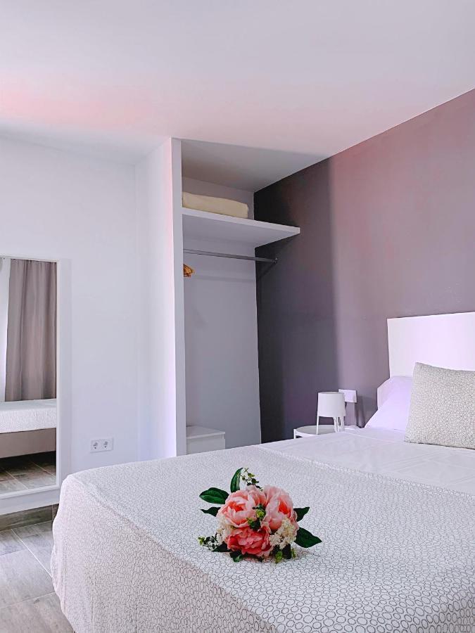Hostal El Castillo Alcalá de Guadaira Dış mekan fotoğraf