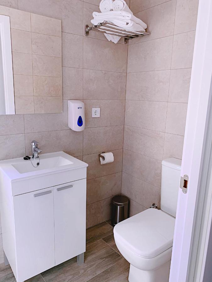 Hostal El Castillo Alcalá de Guadaira Dış mekan fotoğraf
